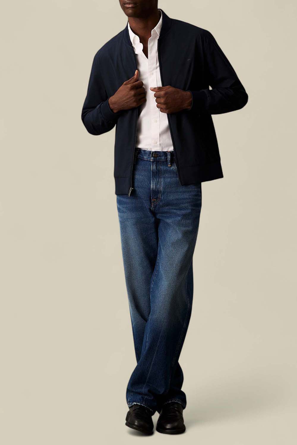 תמונת כל הלוק של ז'קט בומבר